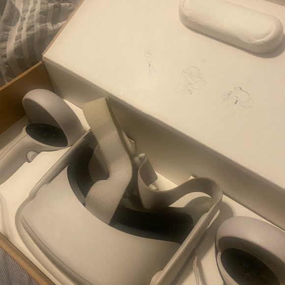 Oculus Other - Oculus Quest.